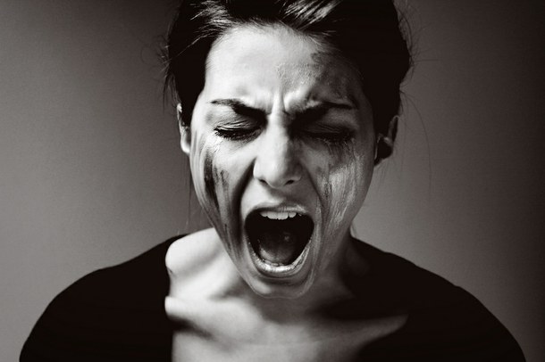 black-and-white-crying-girl-sad-Favim.com-1347828